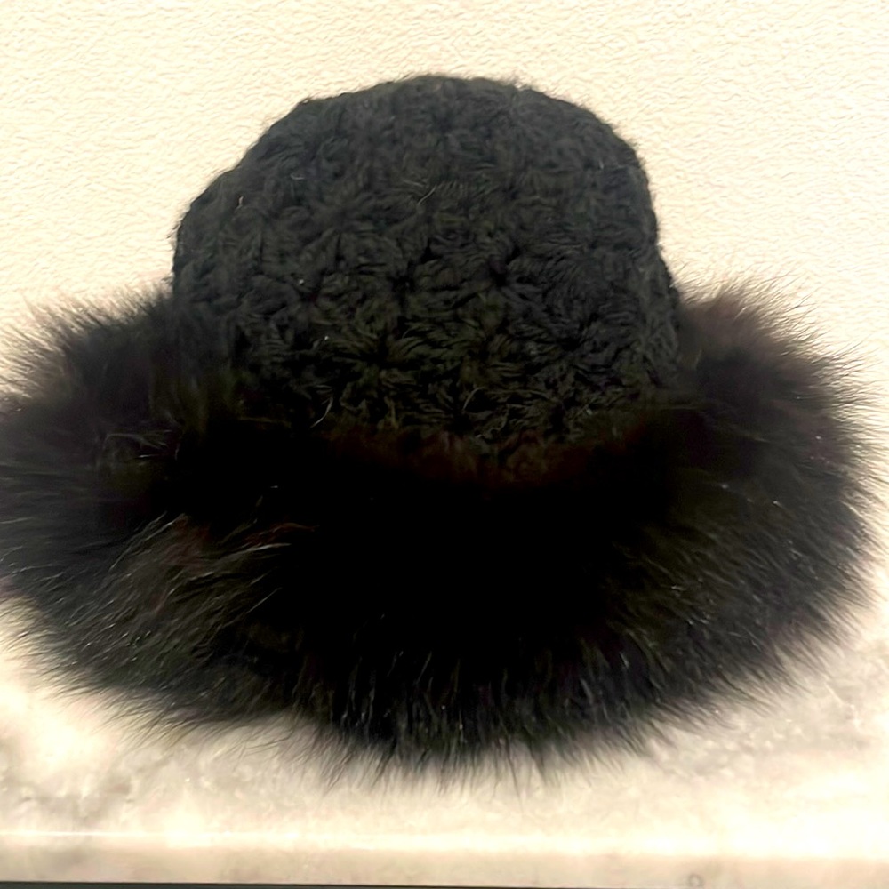 Black Knitted Fox fur Trim Hat
